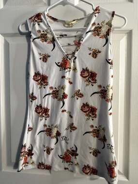 Wishful Park Women's White Floral and Cow Skull Sleeveless Top Size M